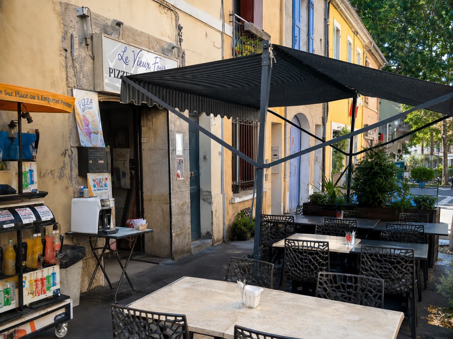 La terrasse, rue Louis Turcan à Pertuis